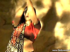 Indian milf babe is awesome when she dances