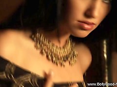 Sensual babe from bollywood